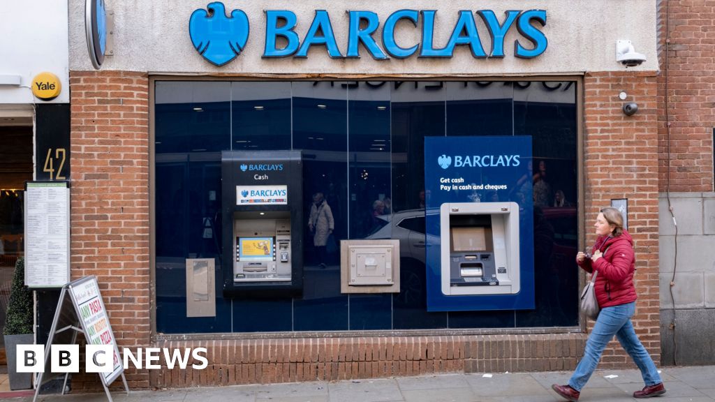 Barclays bank working to update balances after tech outage